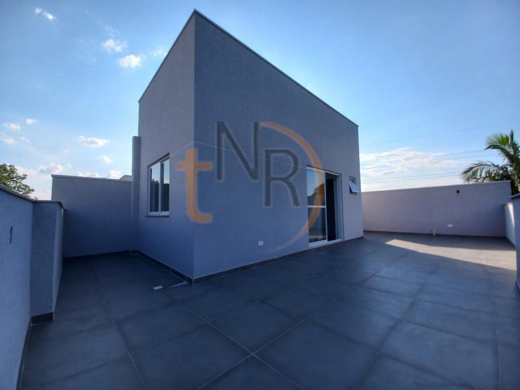 Sobrados Triplex em Condomínio no Portão