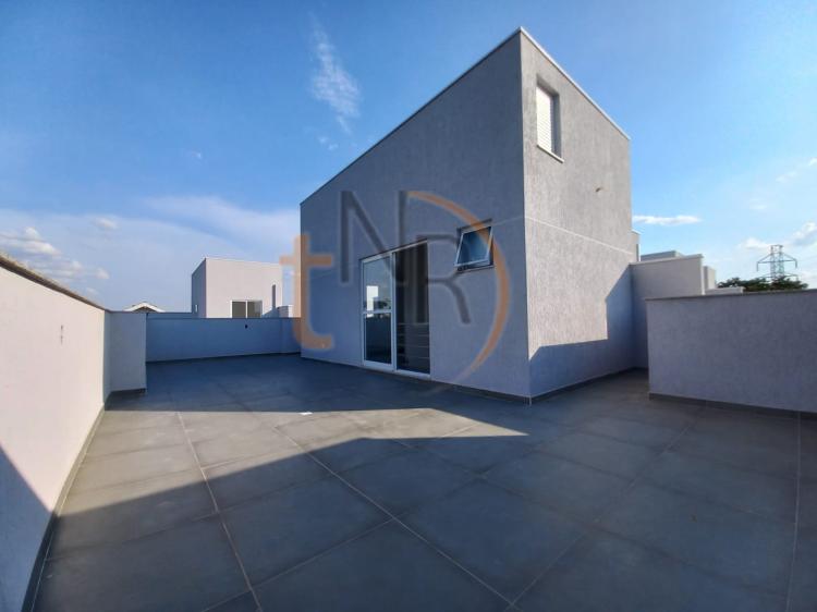 Sobrados Triplex em Condomínio no Portão