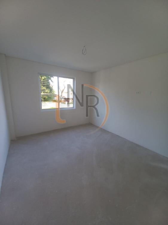 Sobrados Triplex em Condomínio no Portão