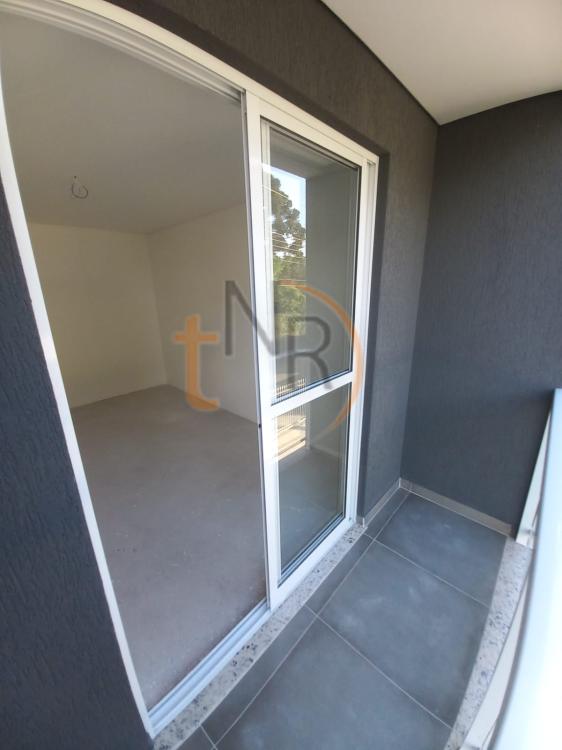 Sobrados Triplex em Condomínio no Portão