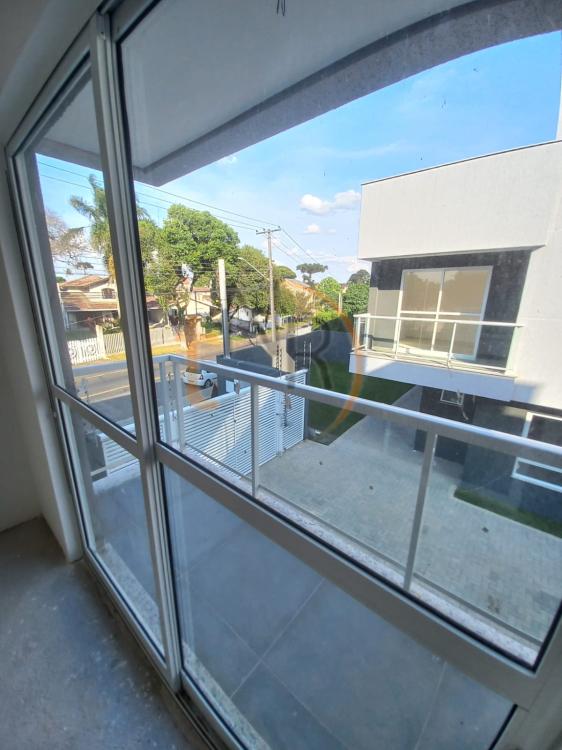 Sobrados Triplex em Condomínio no Portão