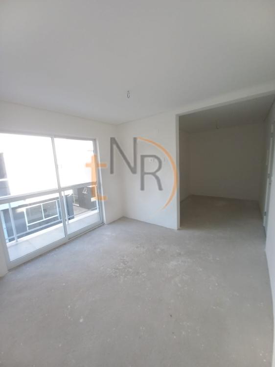 Sobrados Triplex em Condomínio no Portão