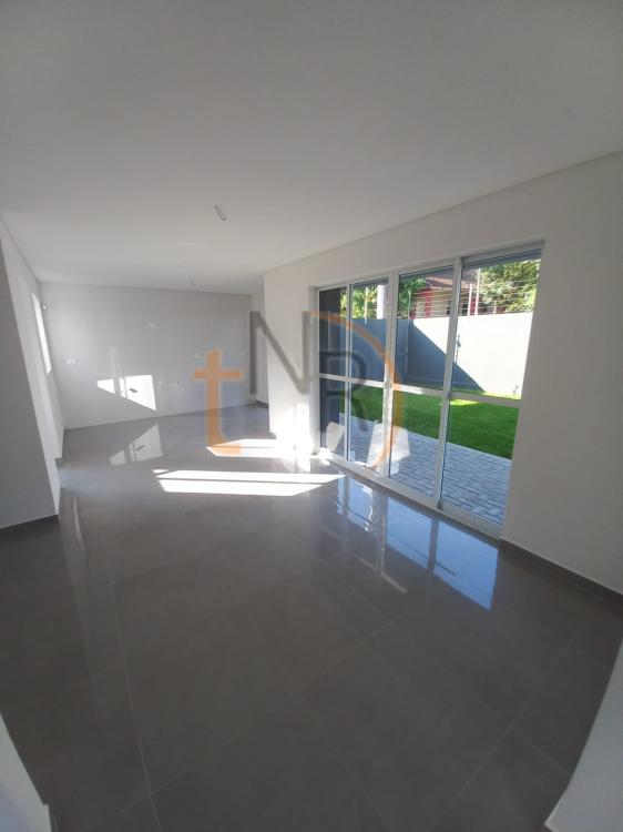 Sobrados Triplex em Condomínio no Portão