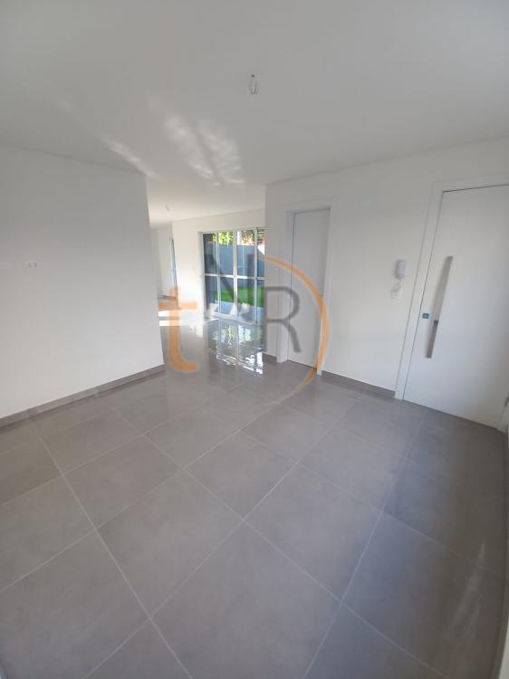 Sobrados Triplex em Condomínio no Portão