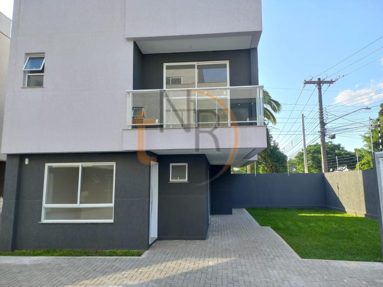 Sobrados Triplex em Condomínio no Portão