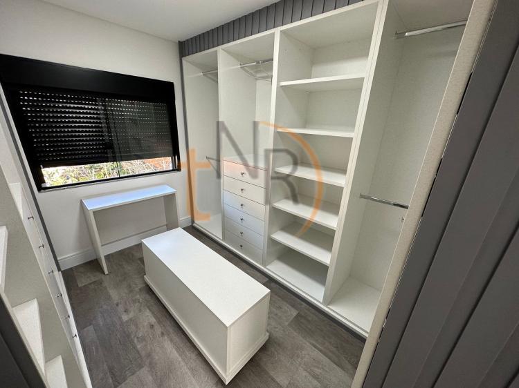 Sobrado com Duas Vagas e Mobiliado