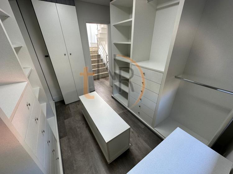 Sobrado com Duas Vagas e Mobiliado