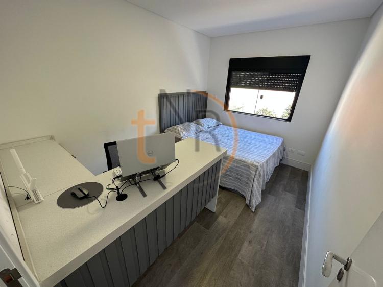 Sobrado com Duas Vagas e Mobiliado