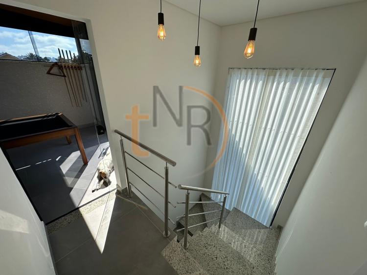 Sobrado com Duas Vagas e Mobiliado