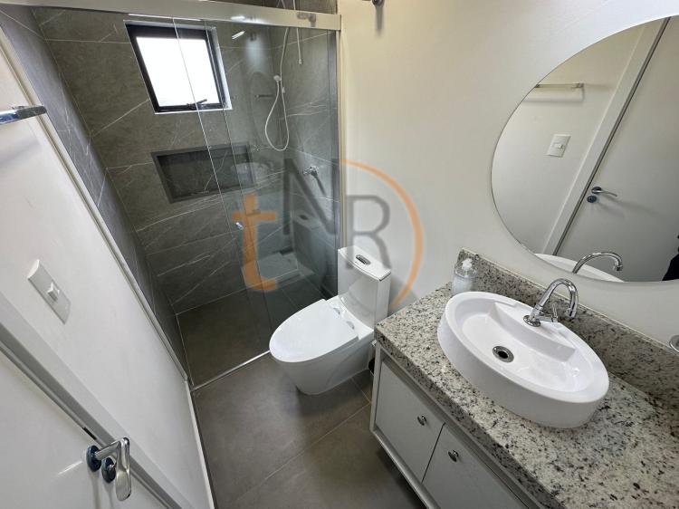 Sobrado com Duas Vagas e Mobiliado