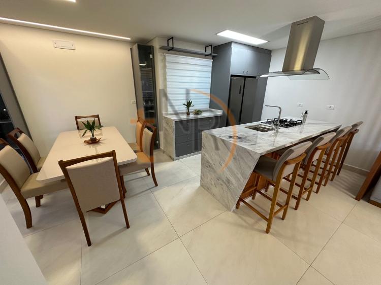 Sobrado com Duas Vagas e Mobiliado