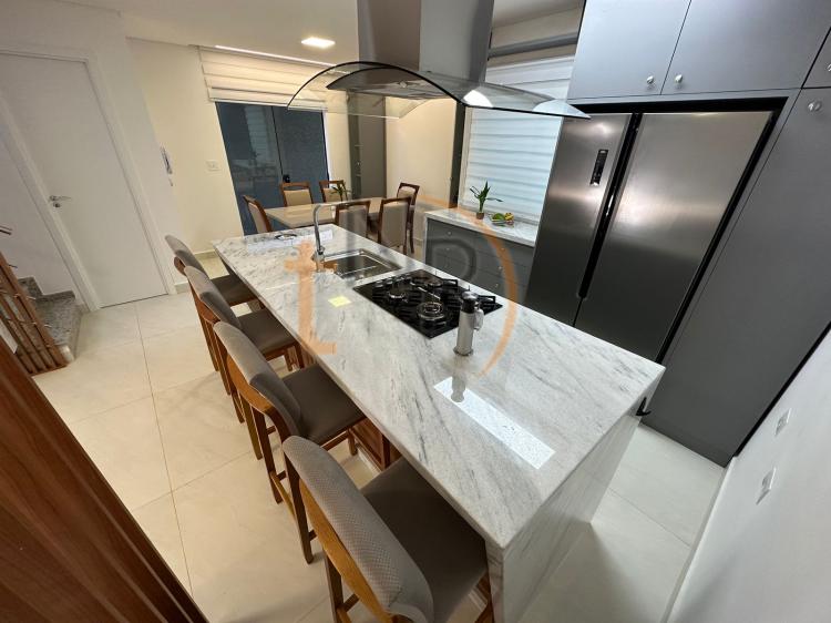 Sobrado com Duas Vagas e Mobiliado