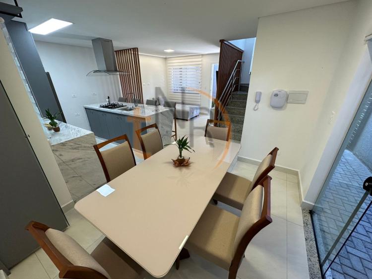 Sobrado com Duas Vagas e Mobiliado