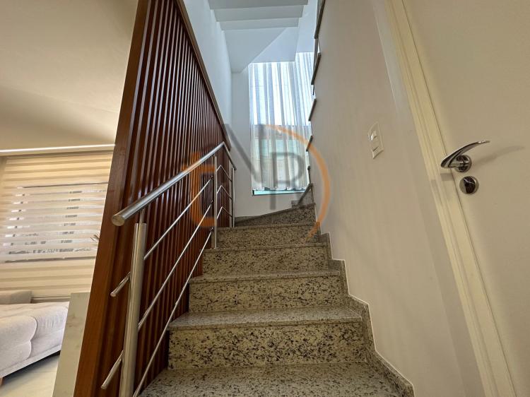 Sobrado com Duas Vagas e Mobiliado