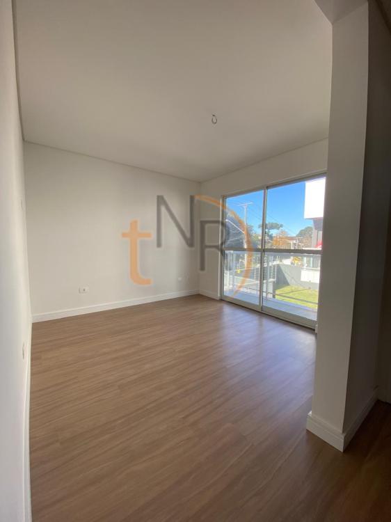 Sobrados Triplex em Condomínio no Portão