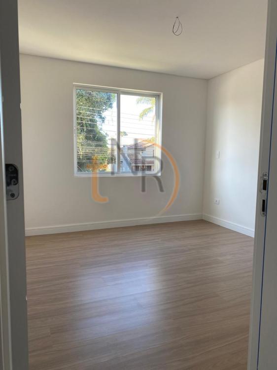 Sobrados Triplex em Condomínio no Portão