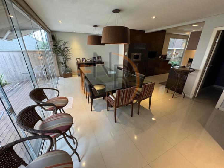 Casa de Alto Padrão em Condomínio fechado