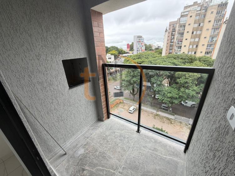 Apartamento de um dormitório com sacada com churrasqueira