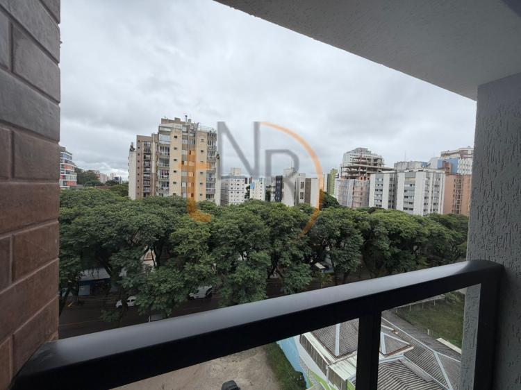 Apartamento de um dormitório com sacada com churrasqueira