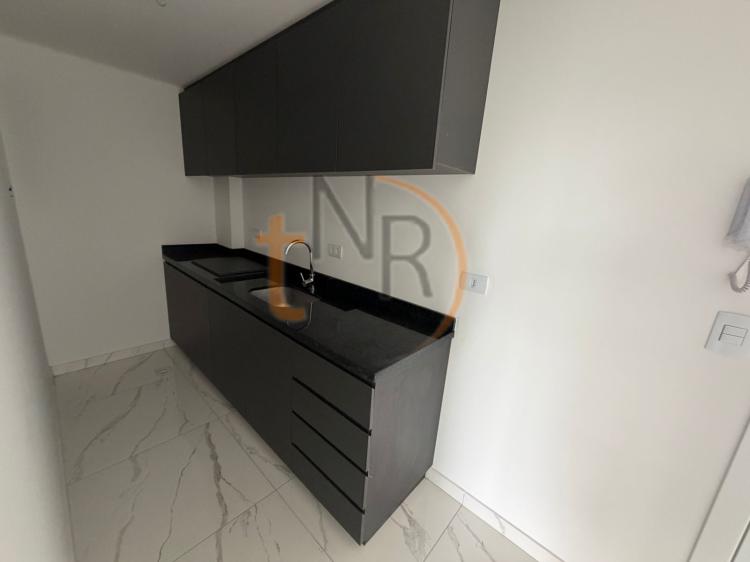 Apartamento de um dormitório com sacada com churrasqueira