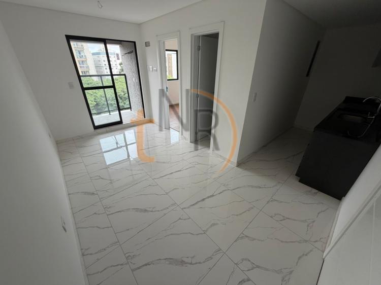 Apartamento de um dormitório com sacada com churrasqueira