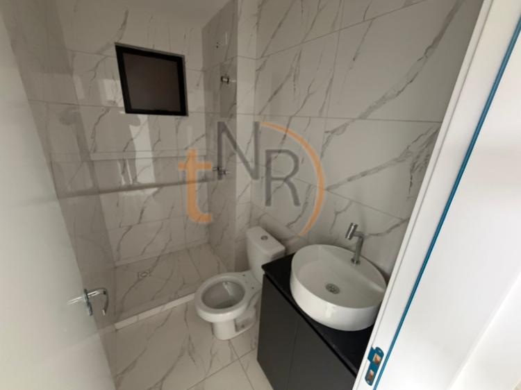 Apartamento de um dormitório com sacada com churrasqueira