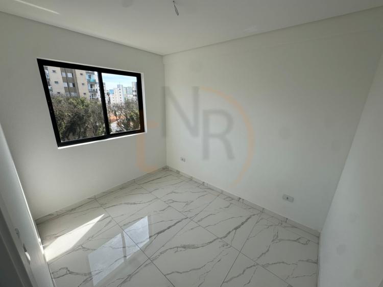 Apartamento de um dormitório com sacada com churrasqueira