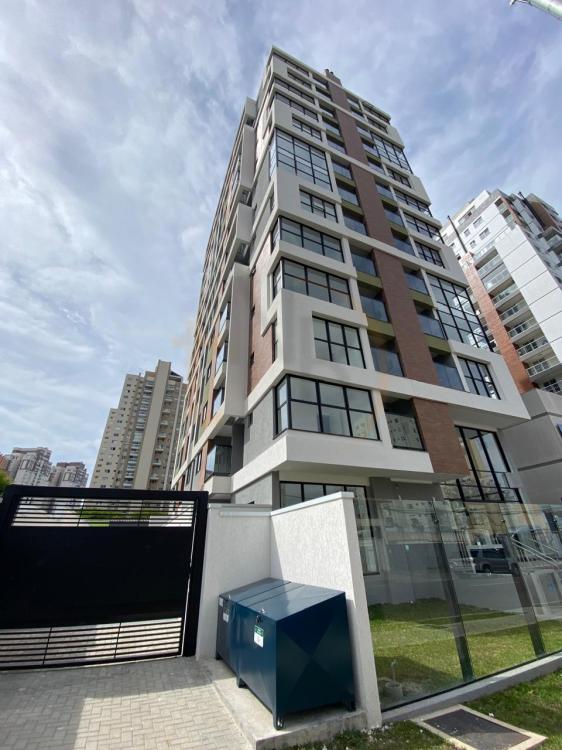Apartamento de um dormitório com sacada com churrasqueira
