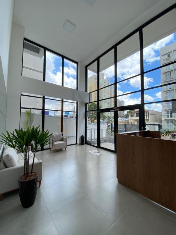 Apartamento de um dormitório com sacada com churrasqueira
