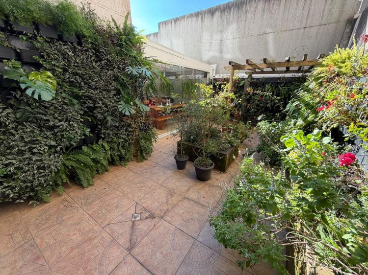Apartamento Garden, só que no segundo pavimento (Grande Diferencial)